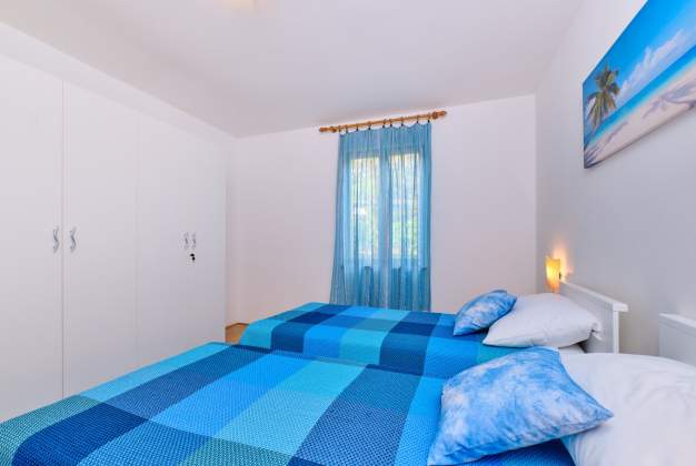 Apartment Rosa 1 quiet location for 4 people with a terrace, Mali Lošinj