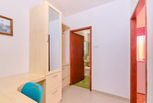 Apartment Rosa 1 quiet location for 4 people with a terrace, Mali Lošinj