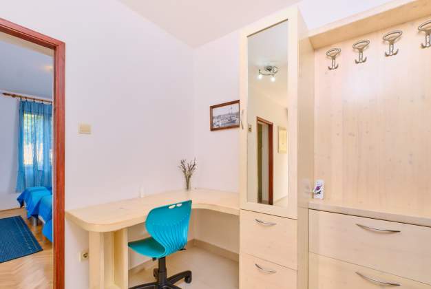 Apartment Rosa 1 quiet location for 4 people with a terrace, Mali Lošinj