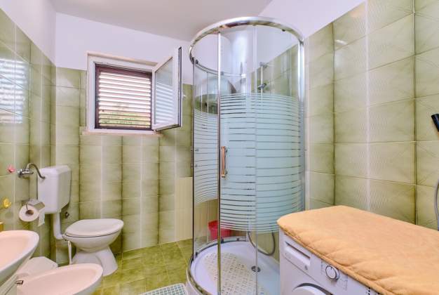 Apartment Rosa 1 quiet location for 4 people with a terrace, Mali Lošinj