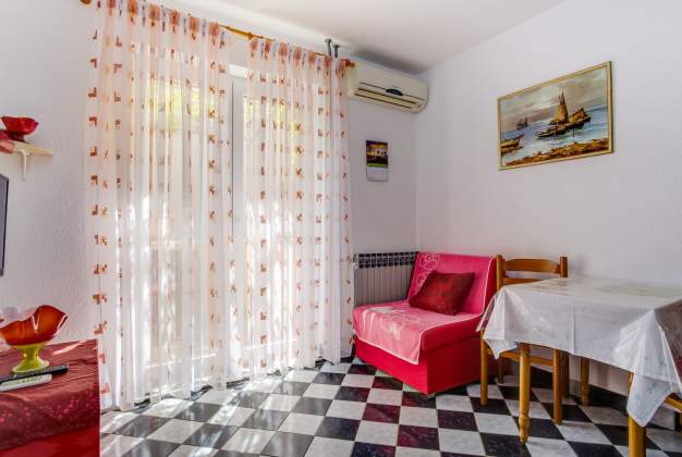 Amalija 1 - Romantic apartment for two in Mali Lošinj near the beach