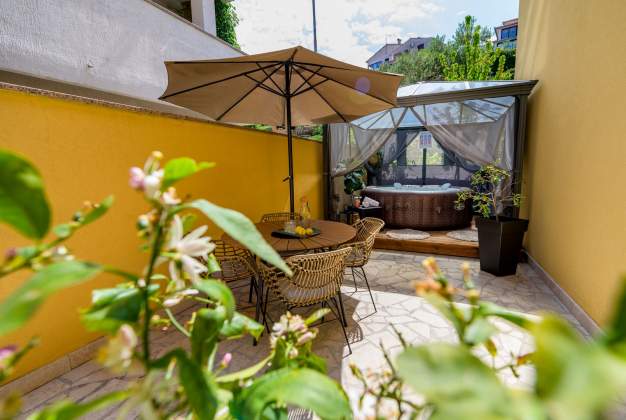 Apartman Ruža 3, Prostran, luksuzan smještaj s jacuzzijem, Mali Lošinj 