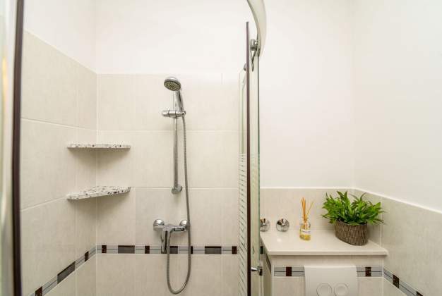 Apartman Ruža 3, Prostran, luksuzan smještaj s jacuzzijem, Mali Lošinj 