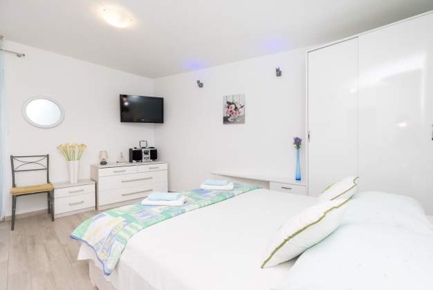 Apartment Sandra 1 balcony with sea view, Mali Losinj