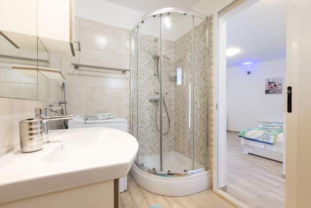 Apartment Sandra 1 balcony with sea view, Mali Losinj