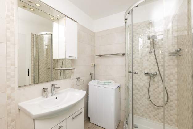 Apartment Sandra 1 balcony with sea view, Mali Losinj