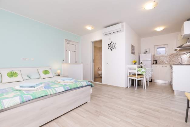 Apartment Sandra 1 balcony with sea view, Mali Losinj