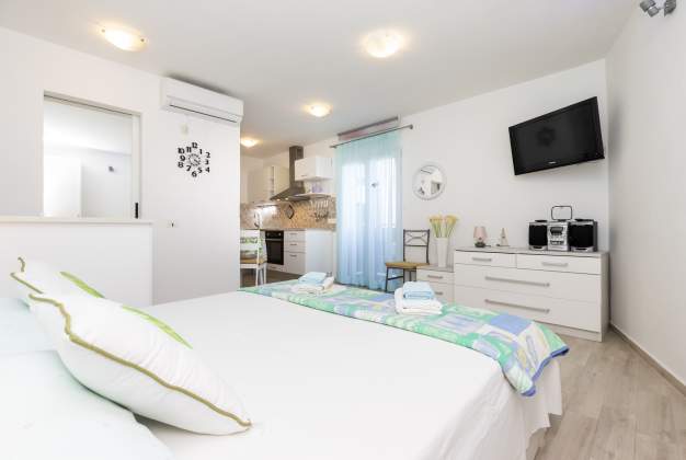 Apartment Sandra 1 balcony with sea view, Mali Losinj