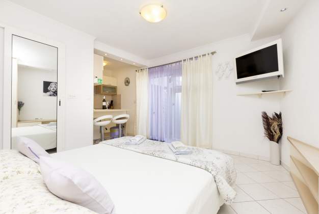 Apartment Sandra 2 near Kadin beach, for two people, Mali Lošinj
