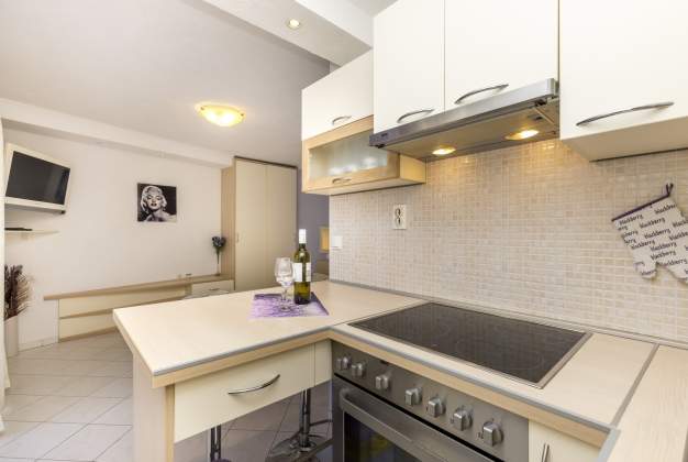 Apartment Sandra 2 near Kadin beach, for two people, Mali Lošinj