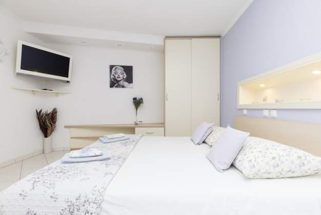 Apartment Sandra 2 near Kadin beach, for two people, Mali Lošinj