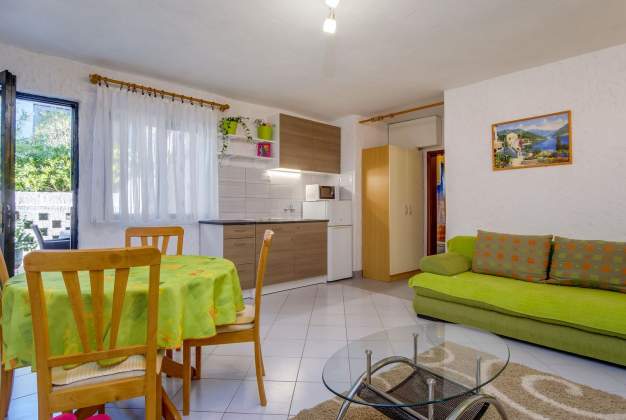 Apartment Slavicek 1 comfortable accommodation near the sea Artatore, Mali Lošinj