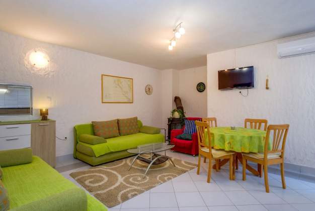 Apartment Slavicek 1 comfortable accommodation near the sea Artatore, Mali Lošinj