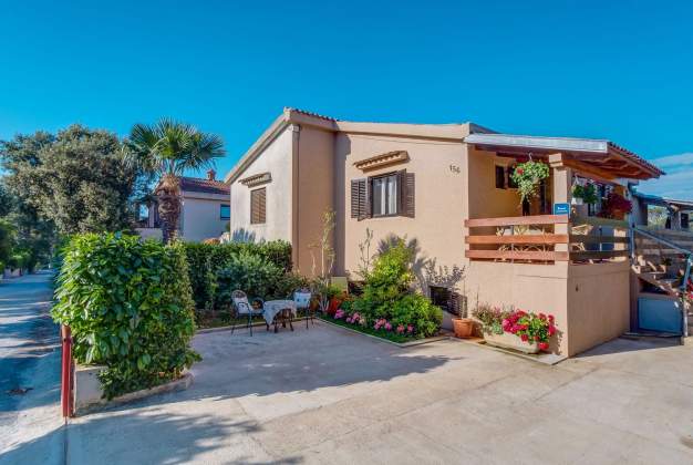 Apartment Slavicek 2 Mediterranean oasis near Artatore beach, Mali Lošinj