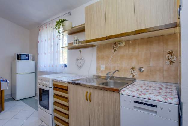 Apartment Slavicek 2 Mediterranean oasis near Artatore beach, Mali Lošinj