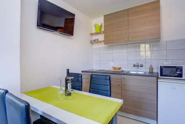 Apartment Slavicek 3 near the beach and nature of Artatore, Mali Lošinj