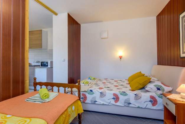 Apartment Slavicek 3 near the beach and nature of Artatore, Mali Lošinj