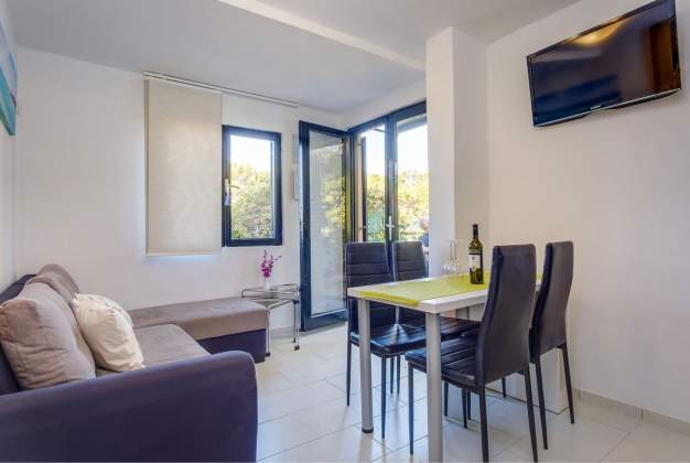 Apartment Slavicek 3 near the beach and nature of Artatore, Mali Lošinj