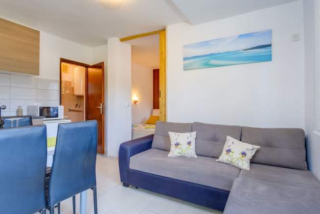 Apartment Slavicek 3 near the beach and nature of Artatore, Mali Lošinj