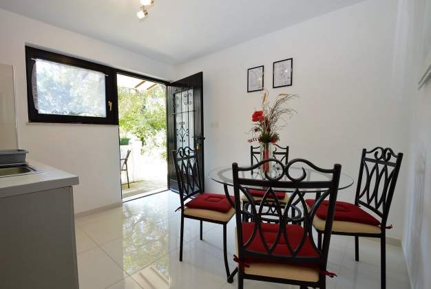 Apartment Sofija 2 peaceful vacation near the sea in Artatore, Lošinj
