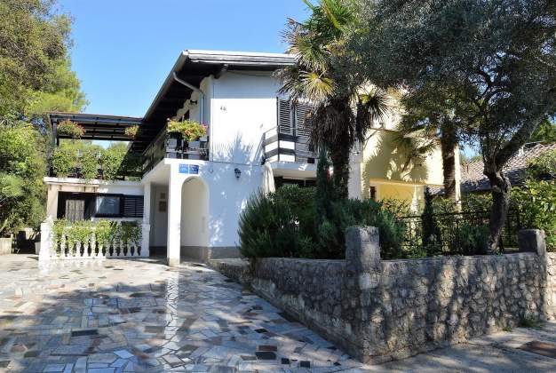 Apartment Sofija 3 a peaceful family retreat in Artatore, Lošinj