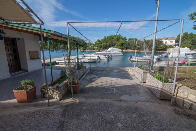 Apartment Tereza 1 cozy seaside retreat in Punta Križa, Cres