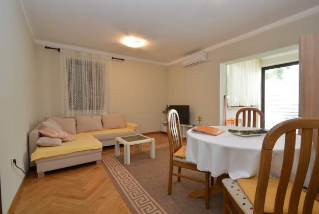 Apartment Tia 2 - near the beach Sveti Martin for 3 persons, Mali Lošinj, Croatia.