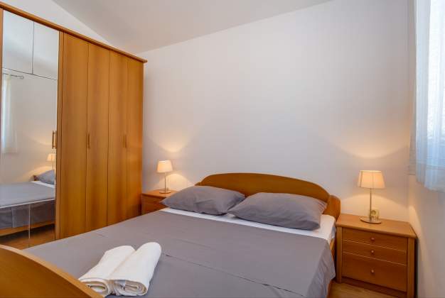 Apartment Anamarija 1, for 6 people, terrace overlooking the sea, Mali Lošinj