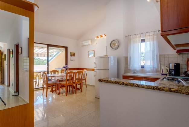 Apartment Anamarija 1, for 6 people, terrace overlooking the sea, Mali Lošinj