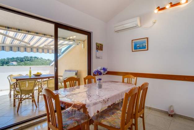 Apartment Anamarija 1, for 6 people, terrace overlooking the sea, Mali Lošinj