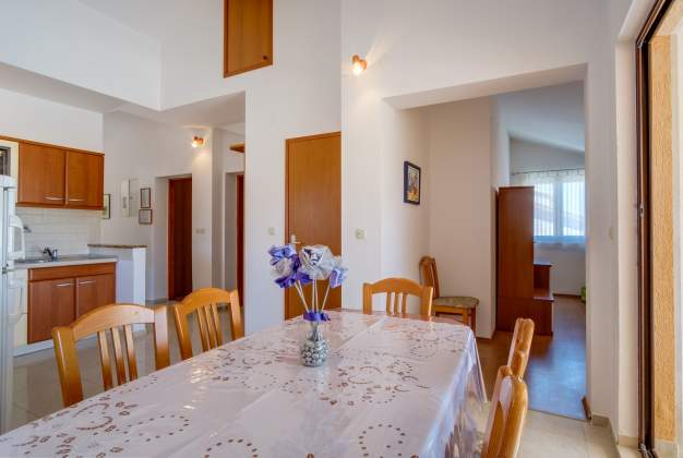 Apartment Anamarija 1, for 6 people, terrace overlooking the sea, Mali Lošinj