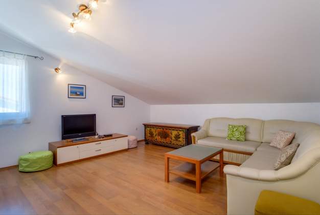 Apartment Anamarija 1, for 6 people, terrace overlooking the sea, Mali Lošinj