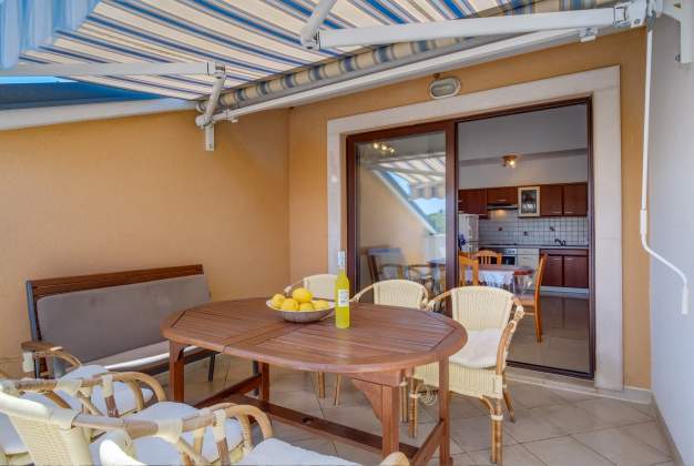Apartment Anamarija 1, for 6 people, terrace overlooking the sea, Mali Lošinj
