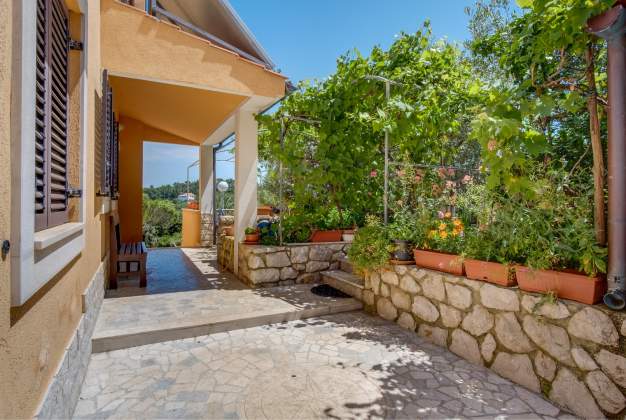 Apartment Anamarija 1, for 6 people, terrace overlooking the sea, Mali Lošinj