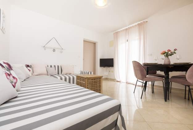 Apartment Vila Čikat 1 - Mali Losinj, Croatia