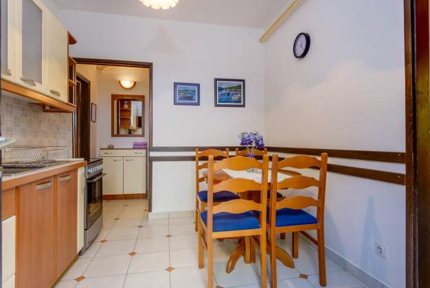 Apartment Anamarija 2, for 4 people on the ground floor, Mali Lošinj