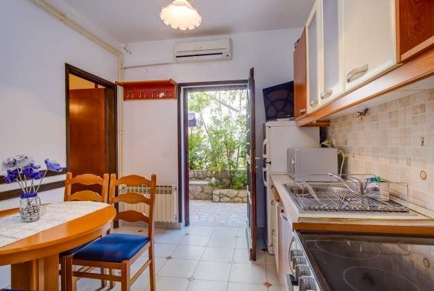 Apartment Anamarija 2, for 4 people on the ground floor, Mali Lošinj