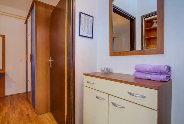 Apartment Anamarija 2, for 4 people on the ground floor, Mali Lošinj