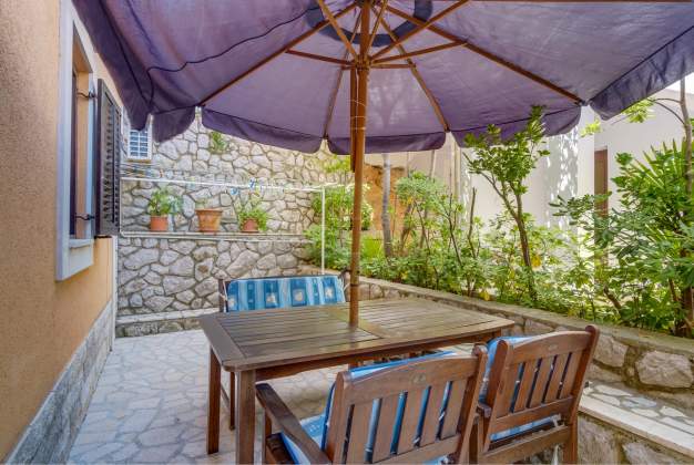Apartment Anamarija 2, for 4 people on the ground floor, Mali Lošinj