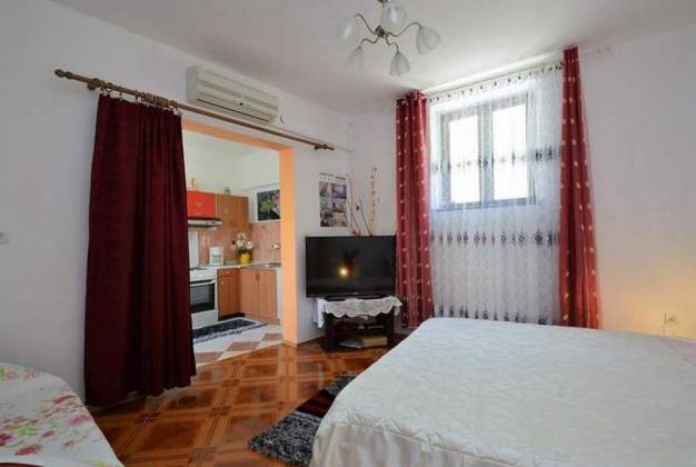 Apartmaji  Violeta 3 - popoln odih v starodavnem delu mesta za 3 osebe Mali Lošinj, Hrvaška.