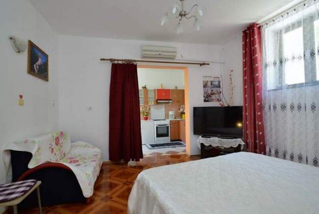 Apartmaji  Violeta 3 - popoln odih v starodavnem delu mesta za 3 osebe Mali Lošinj, Hrvaška.