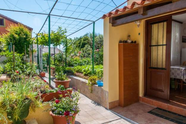 Apartment Zelina 1, Cozy stay near the center & beach, Mali Losinj