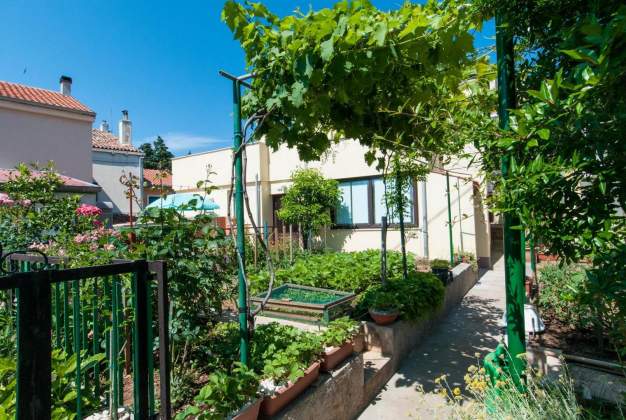 Apartment Zelina 1, Cozy stay near the center & beach, Mali Losinj