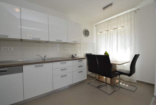 Apartment Zoja, elegant atmosphere with a view of the sea and greenery - Mali Lošinj, Croatia