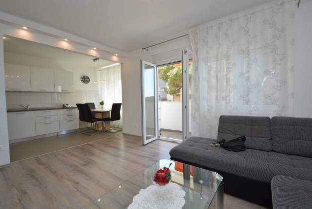 Apartment Zoja, elegant atmosphere with a view of the sea and greenery - Mali Lošinj, Croatia