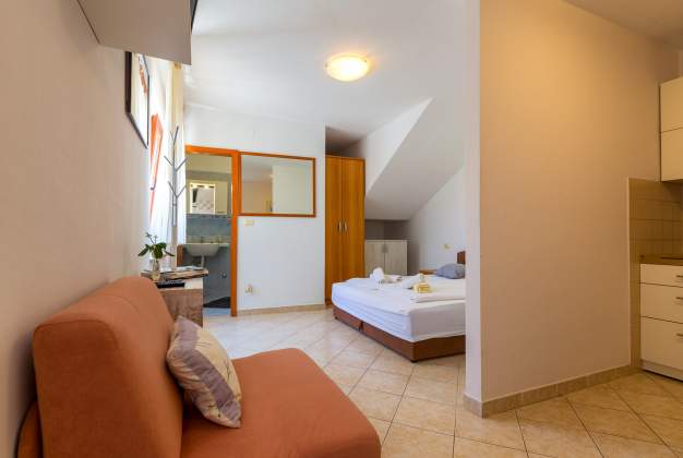 Studio Kristina 2 – Pogled na more, blizu centra Lošinja – 4