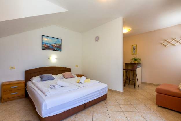 Studio Kristina 2 – Pogled na more, blizu centra Lošinja – 1