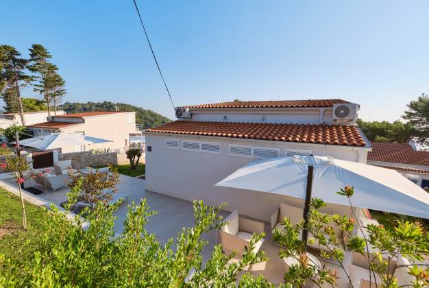 Apartment  Vitorio 3 - located by the beach of Vladarka Bay in Mali Lošinj