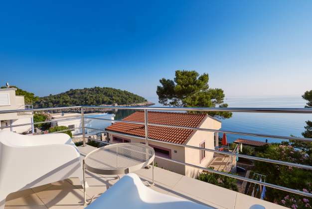 Apartment  Vitorio 3 - located by the beach of Vladarka Bay in Mali Lošinj