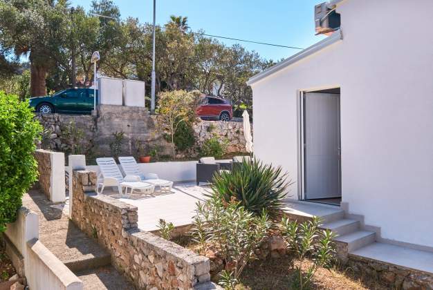 Apartment  Vitorio 3 - located by the beach of Vladarka Bay in Mali Lošinj